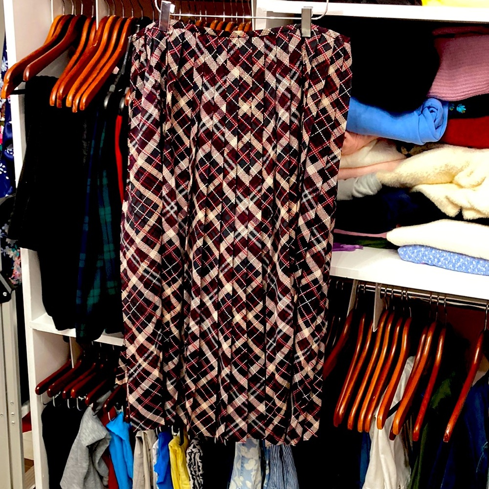 Calvin Klein 12 Plum, Forest, Red, and Cream Plaid Pleated Skirt w/side zipper.